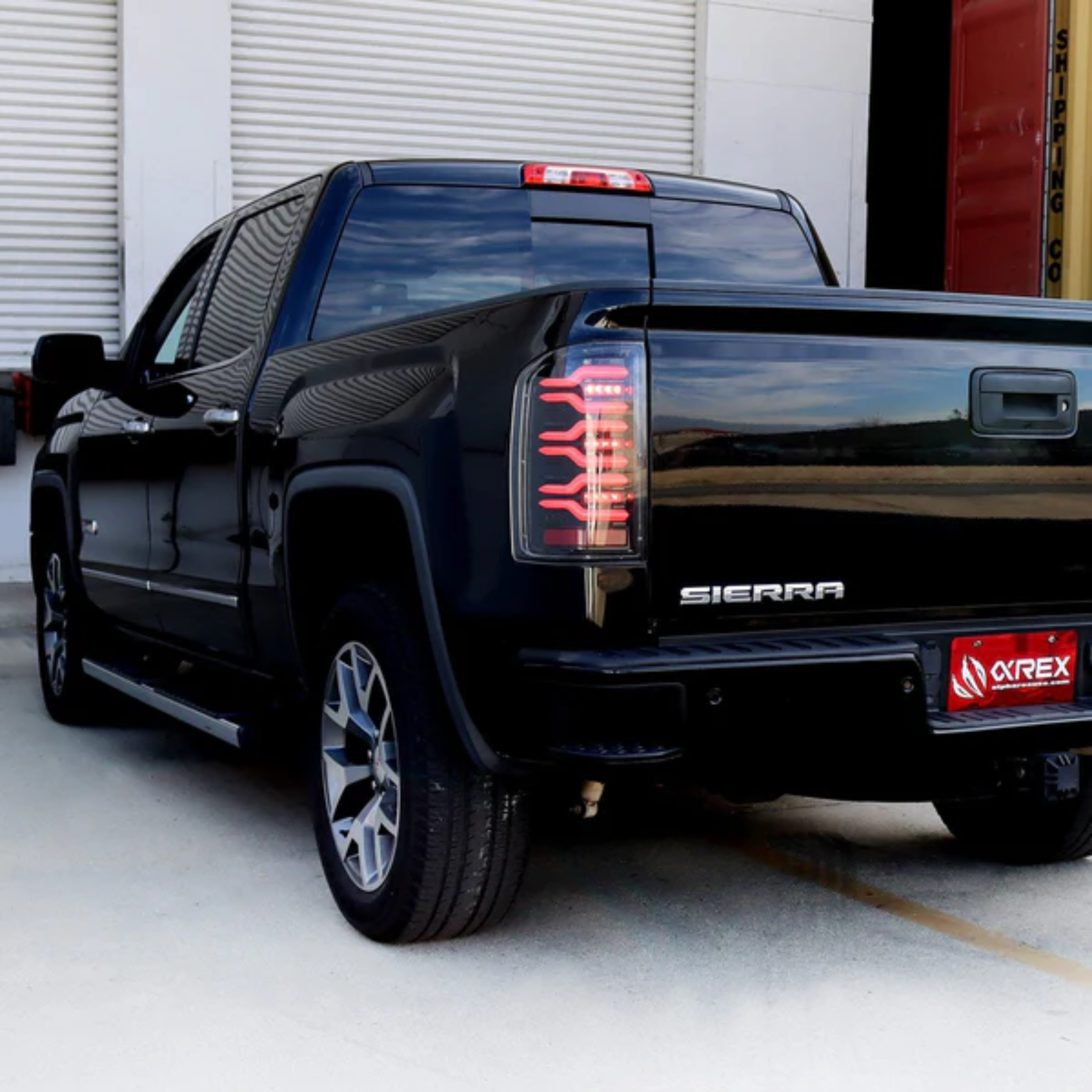 14-18 GMC Sierra 1500/2500HD/3500HD LUXX-Series LED Tail Lights Black-Red