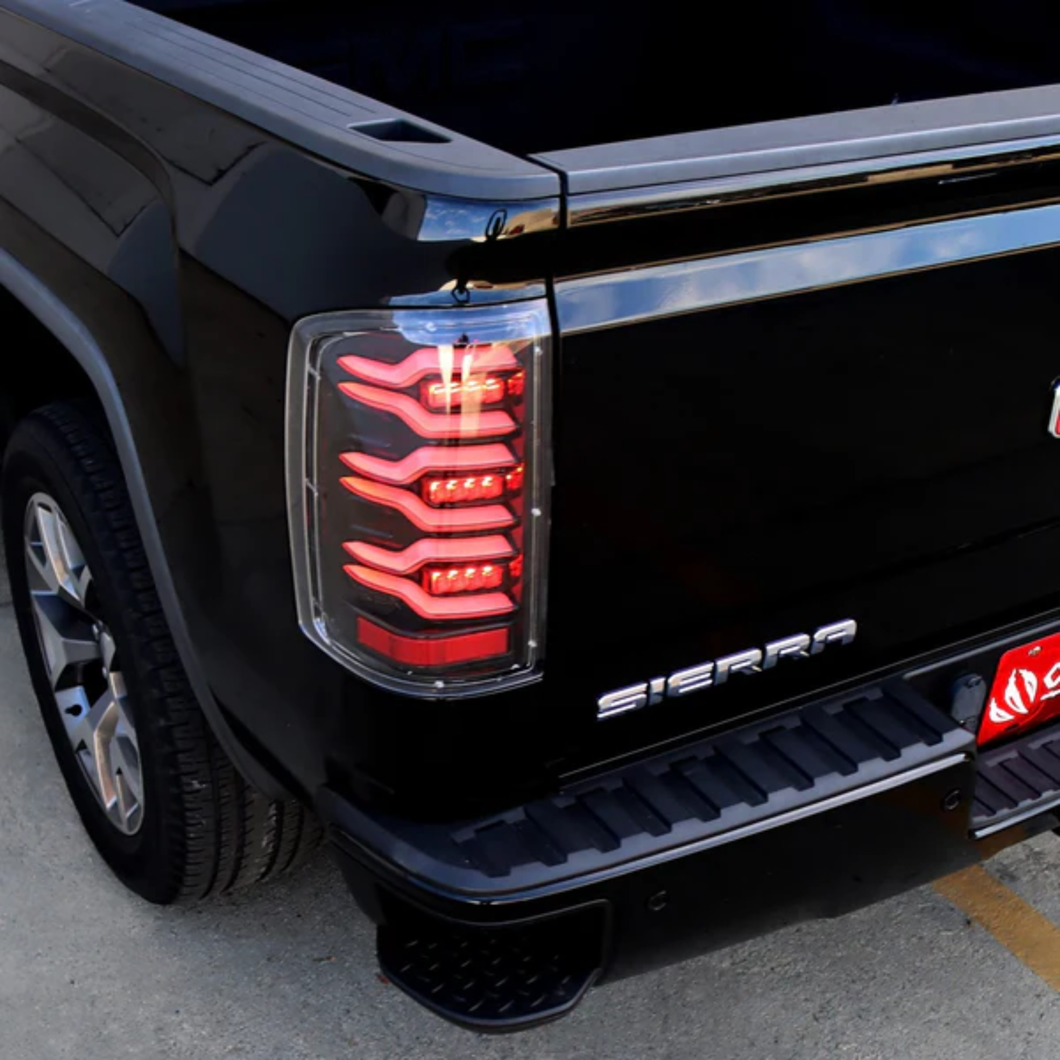 14-18 GMC Sierra 1500/2500HD/3500HD LUXX-Series LED Tail Lights Black-Red